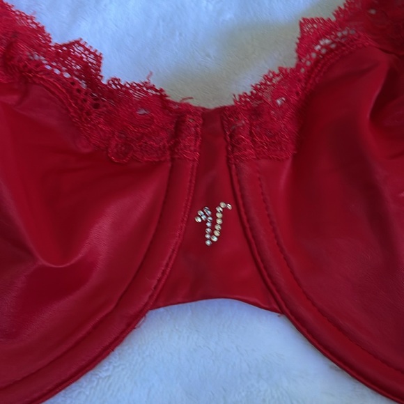 Victoria’s Secret Bra - Picture 2 of 3